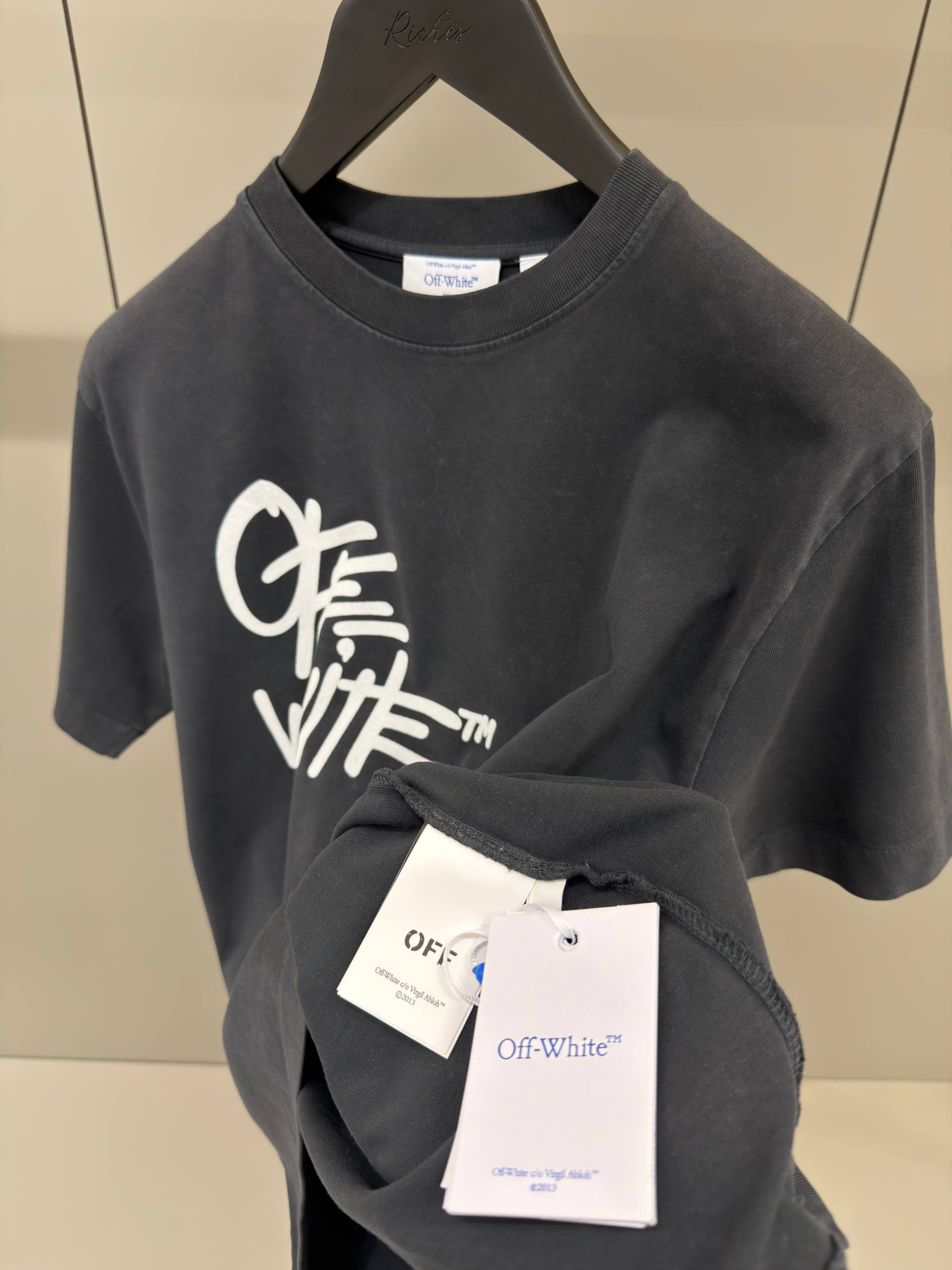 Off White - OFF8288