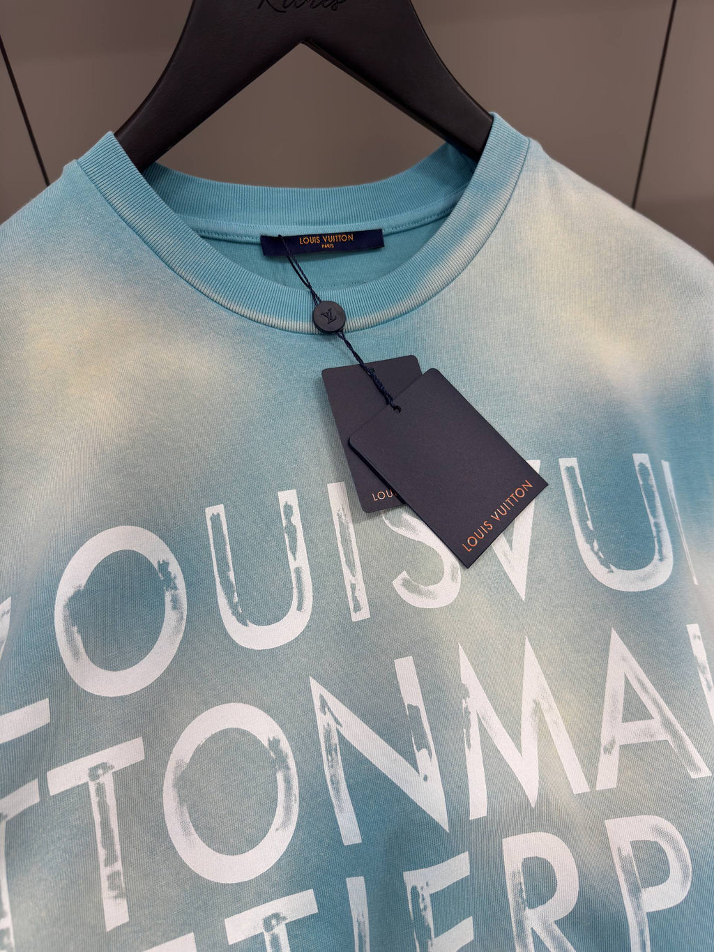 Louis Vuitton - LV124