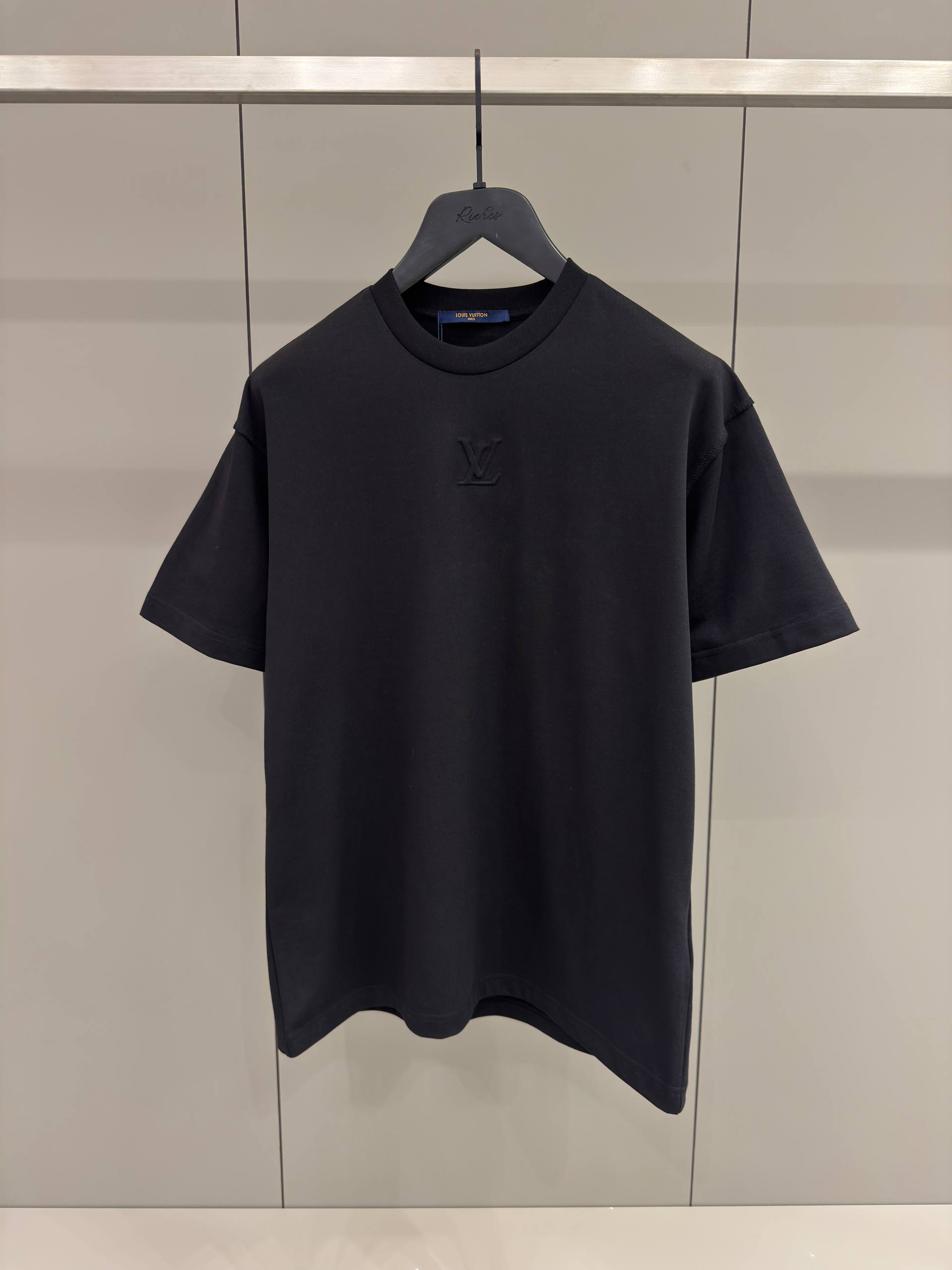 Louis Vuitton - LV123