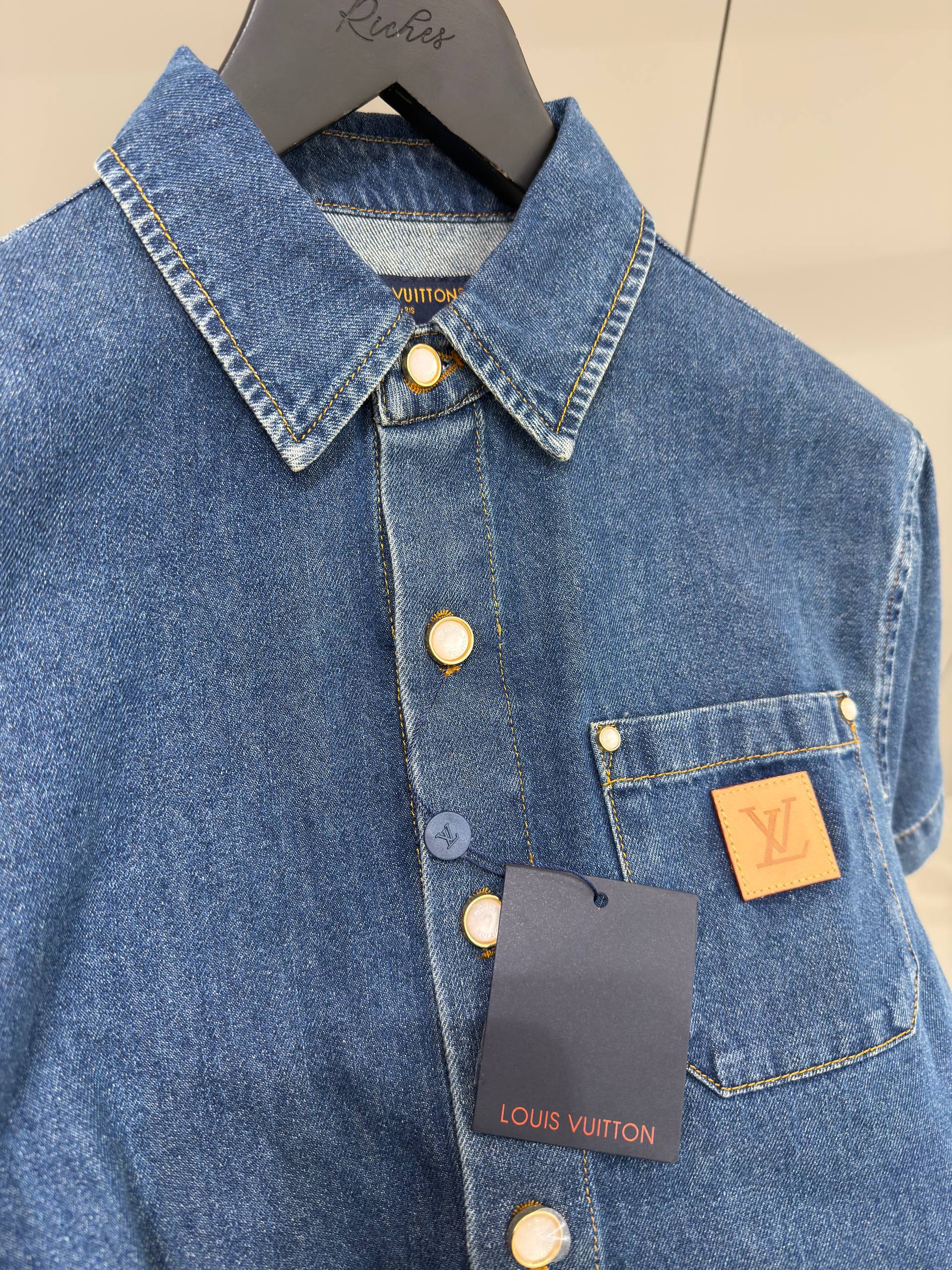 Louis Vuitton - LV130