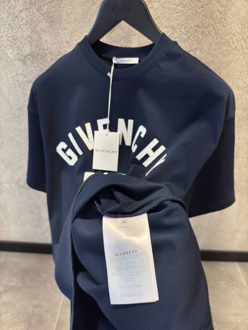 Givenchy - GC294