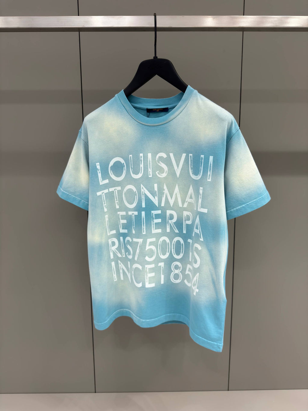 Louis Vuitton - LV124