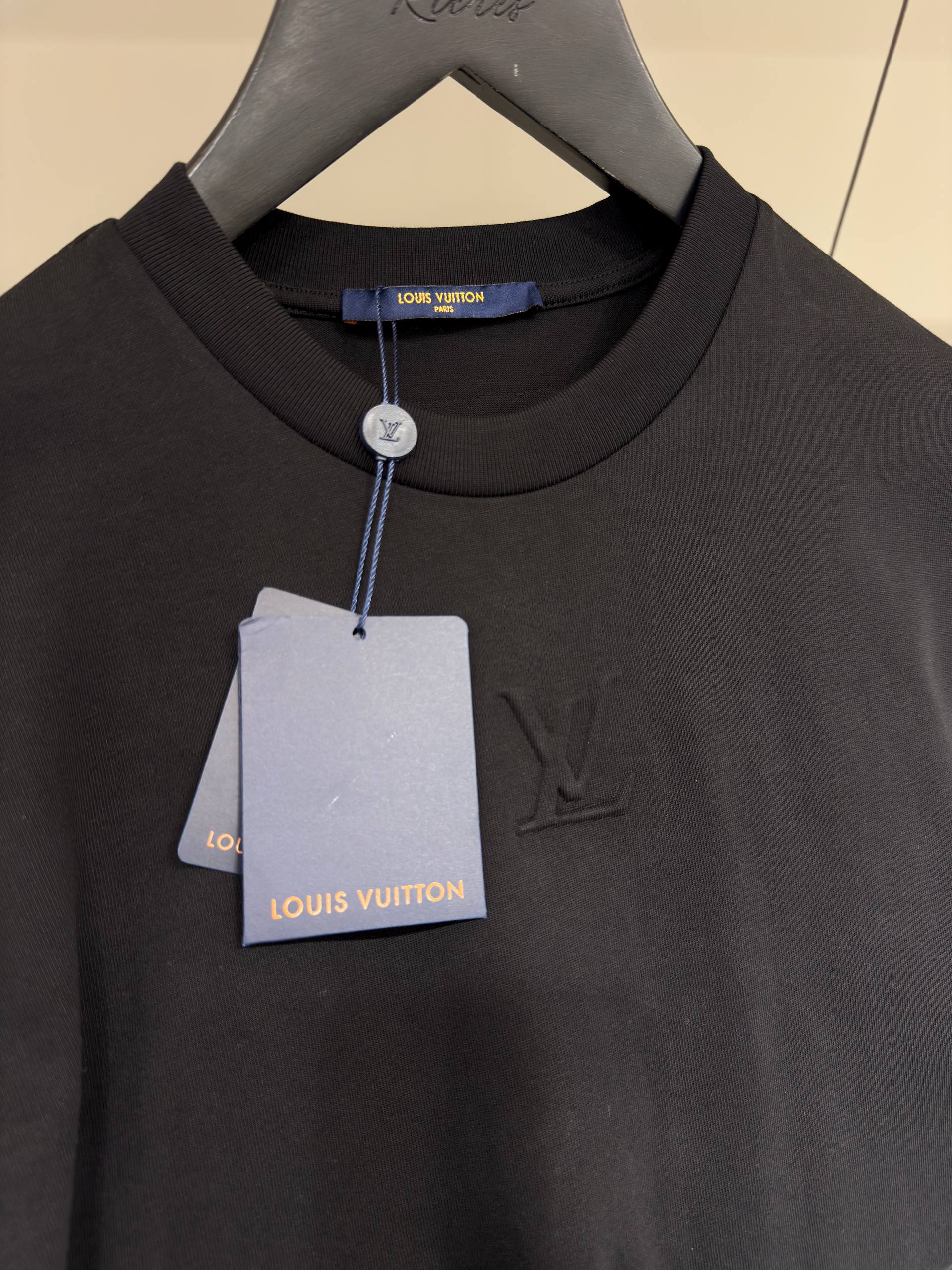 Louis Vuitton - LV123