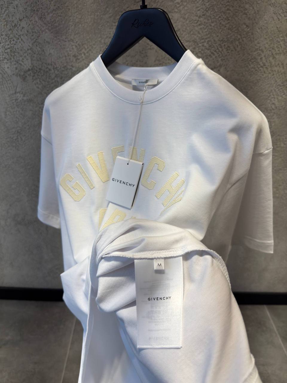 Givenchy - GC295